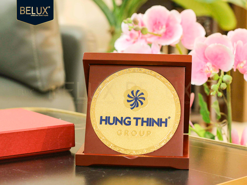 Lô hộp gỗ mặt đĩa Hưng Thịnh Group D14 bằng đồng mạ vàng 24k thiết kế theo yêu cầu&nbsp;